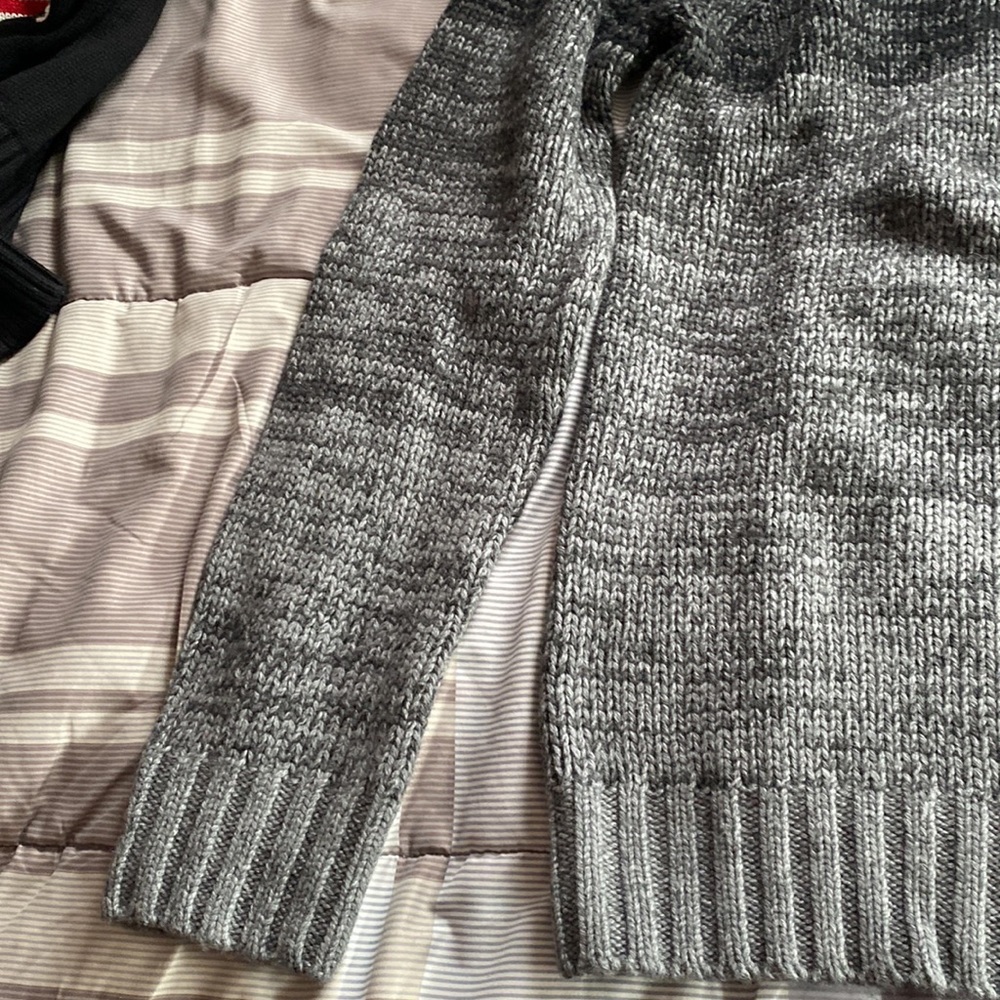 Express sweater - Picture 3 of 9